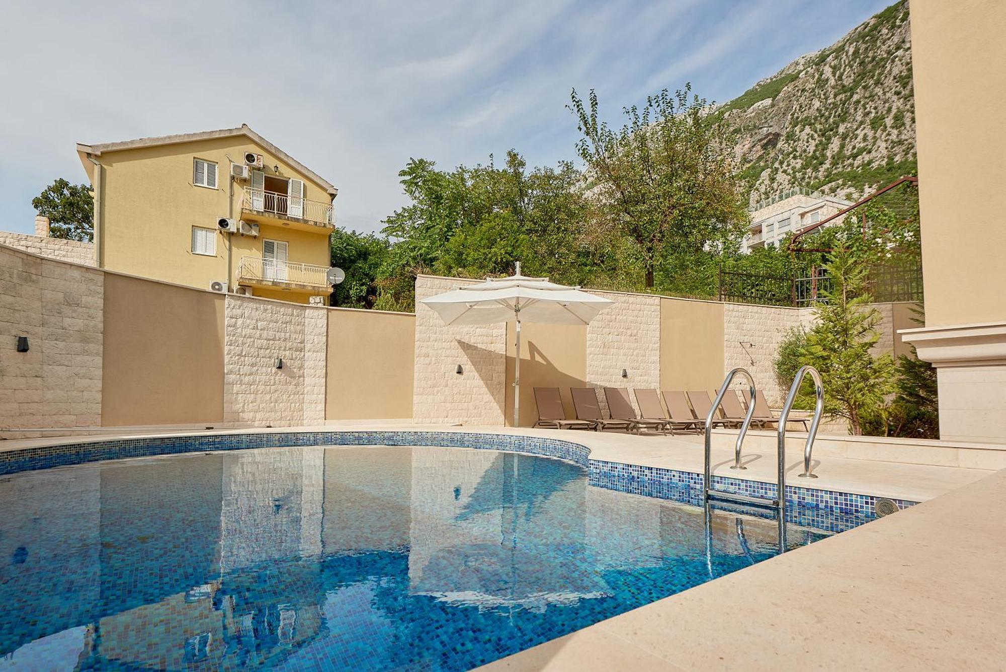 2Montenegro Limeta Apartments With Pool Kotor Luaran gambar